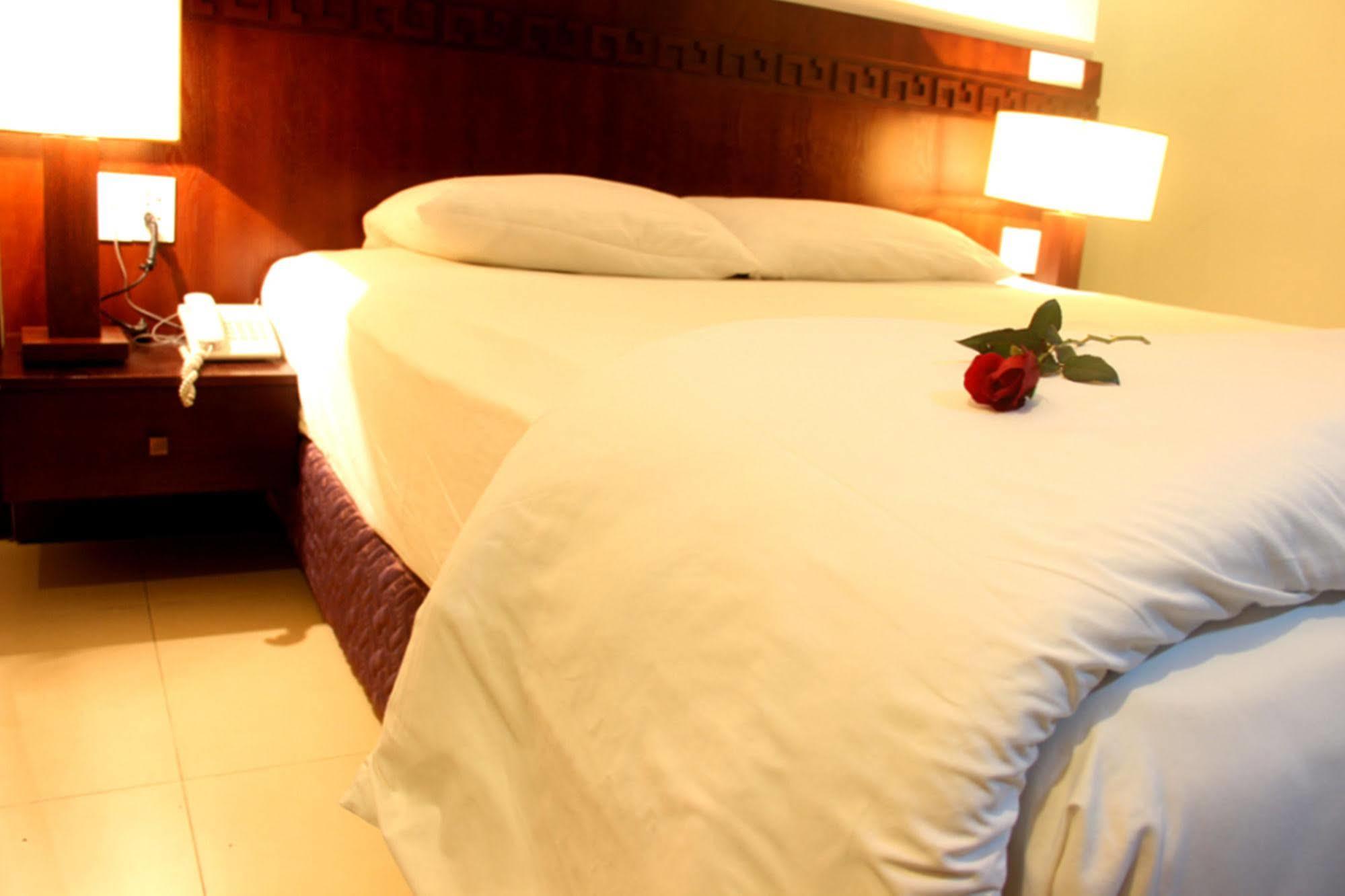 Zenta Sea View Hotel 2*